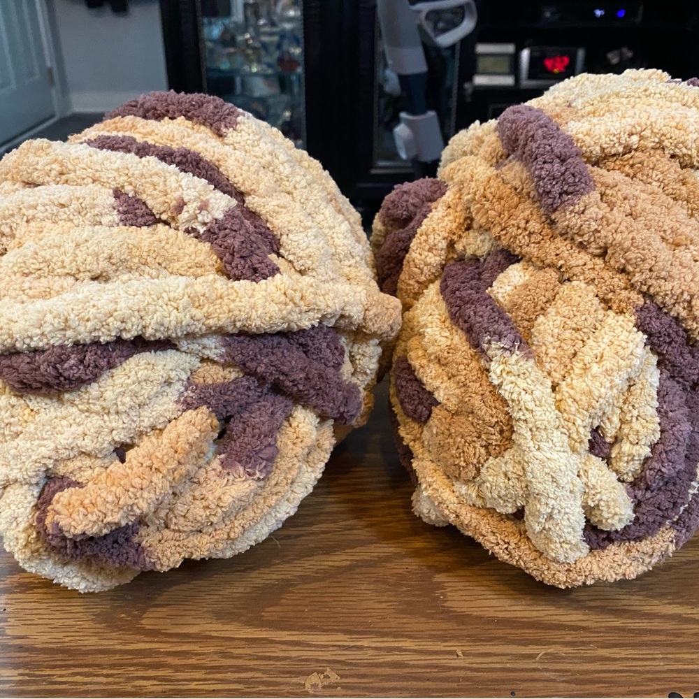 Lot of 2 skeins of Bernat jumbo blanket yarn unused but labels gone.